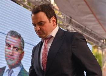 Ermənistanda enerji savaşı alovlandı: Milyarderin ailəsinə basqın, şirkətə hücum