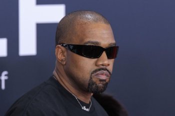 Kanye West-ə Hitlerə həsr etdiyi mahnıya görə bir ölkəyə giriş qadağan edildi