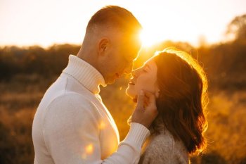 Uzun öpüşlərin təhlükəsi: Herpes, göbələk, hepatit B və daha nələr