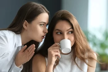 "Tea" Tətbiqində Şok Sızıntı: Özəl Fotolar və Kimliklər Ortalığa Saçıldı