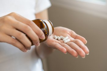 Sarıkök tərkibli qida əlavələri qaraciyərə zərər verə bilər – Xəbərdarlıq