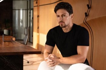 Durov 9 saatlıq dindirmədən sonra susaraq Paris məhkəməsini tərk etdi - VİDEO