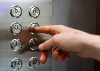 ABŞ-da lift kabinəsində dəhşət: Cərrahın Başı Qopdu