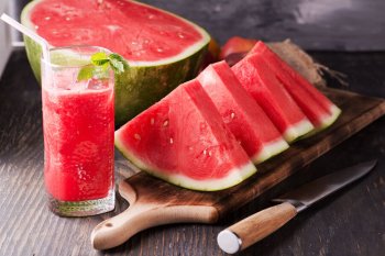 Qarpız, yemiş, ananas – Həkim axşam bu meyvələri yeməyə qadağa qoydu