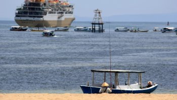 Bali sahillərində parom faciəsi: 65 nəfər olan gəmi batdı