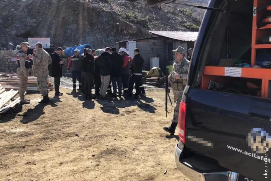 Türkiyədə mədəndə FACİƏ: Uçqun zamanı işçilər torpaq altında qaldı 