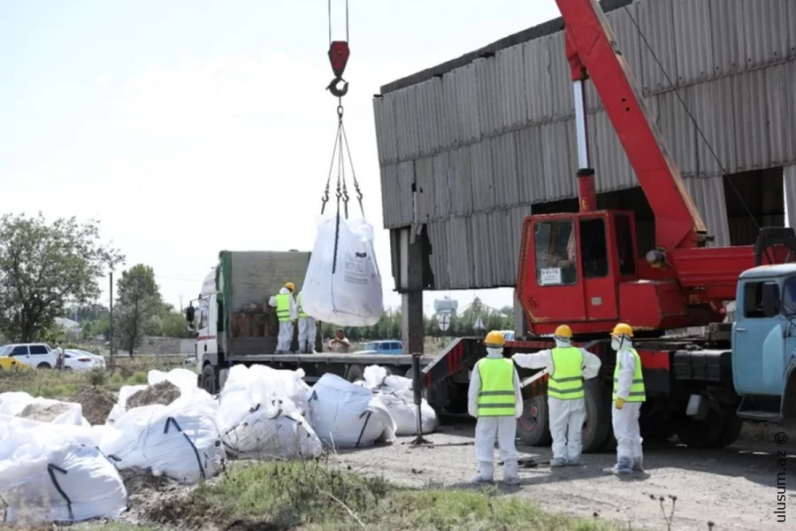 Samuxda 100 Ton Qadağan Olunmuş Pestisid Məhv Edildi