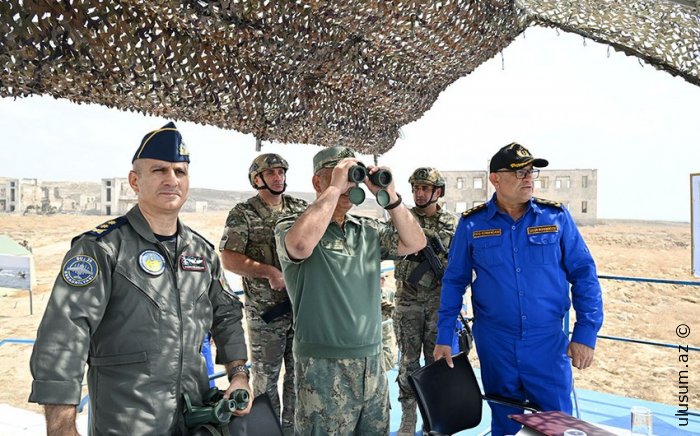 Zakir Həsənov Xəzərdə Hərbi Dəniz Qüvvələrinin güc nümayişini izlədi