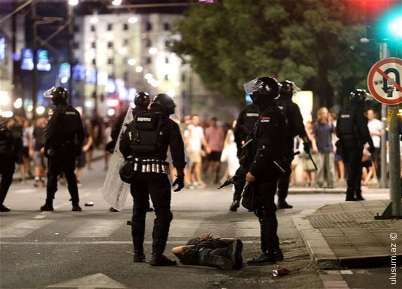 Serbiyada etirazlar: 6 polis yaralandı, 38 nəfər saxlanıldı
