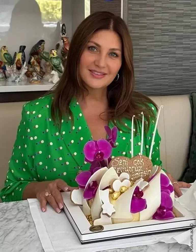 Sibel Can 55 yaşını övladları ilə birlikdə qeyd etdi - FOTO