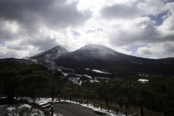 Yaponiyada Simmoe vulkanı 5,5 km hündürlüyə kül püskürtdü