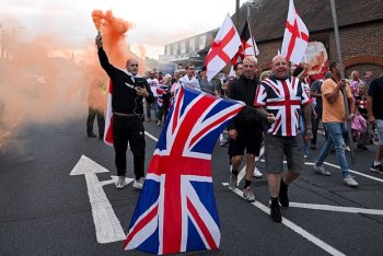Böyük Britaniya inqilab astanasında?