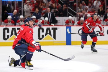 Oveçkin NHL tarixində ən çox qazanan oyunçu oldu