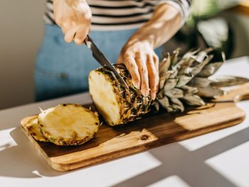 Şirniyyatı sevirsiniz? Ananas bu vərdişi zəiflədir