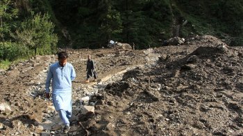 Şiddətli yağışlar Pakistanın şimalında faciəyə yol açdı