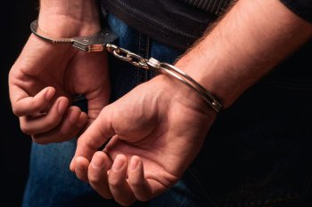 Rusiyada usta sifarişi yerinə yetirmədi – müştəri onu döyüb zirzəməyə saldı