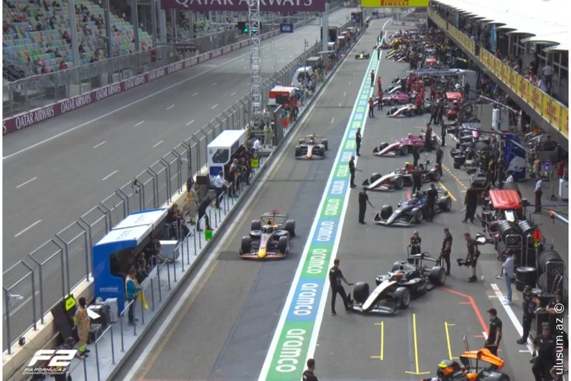 "Formula 2": Bakıda növbəti qəza baş verib, bolidlər toqquşub