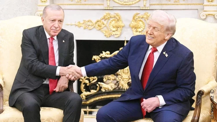 Ağ Evdə tarixi sammit