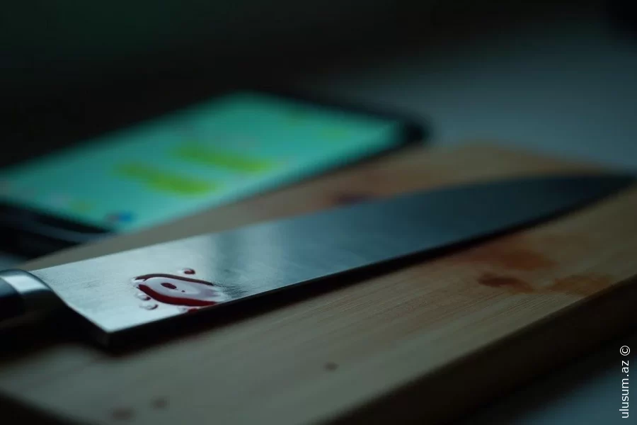 Anasını "WhatsApp" mesajına görə bıçaqlayan kişi HƏBS EDİLDİ
