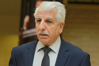 “Bəxt üzüyü”nün Moşusu teatrla vidalaşdı