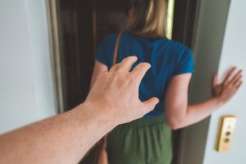 Emosiyaları boğmaq, yoxsa yaşamaq – hansı sizi sağaldır?