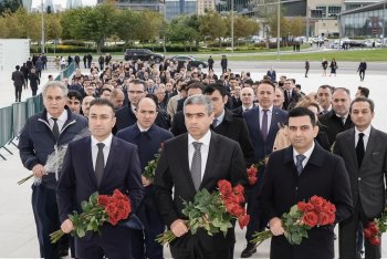 27 Sentyabr - Anım Günü münasibətilə Əmək və Əhalinin Sosial Müdafiəsi Nazirliyinin kollektivi Zəfər parkını ziyarət edib.