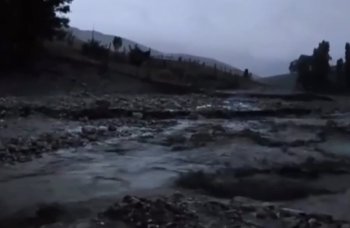 Qubada güclü yağış: sel körpünü uçurdu, yollar bağlandı - VİDEO