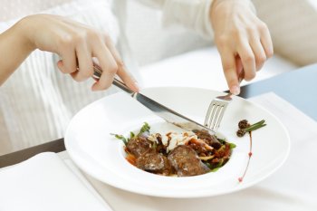 Onkologiyanın qarşısı necə alınır? Cavab zülal, lif və Omeqada