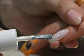 AB-dən qalıcı dırnaq boyalarına qadağa: səbəb xərçəng riski