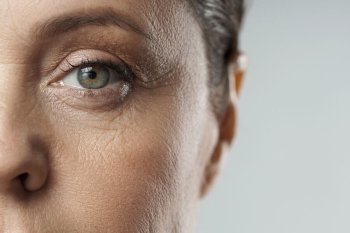 Üzünüzü vaxtından əvvəl qocaldan vərdişlər hansılardır?