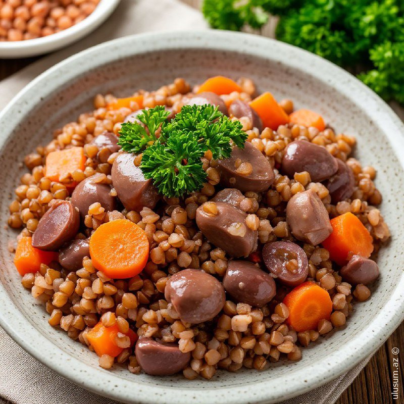 Toyuq ürəyi və tərəvəzli qarabaşaq yarması