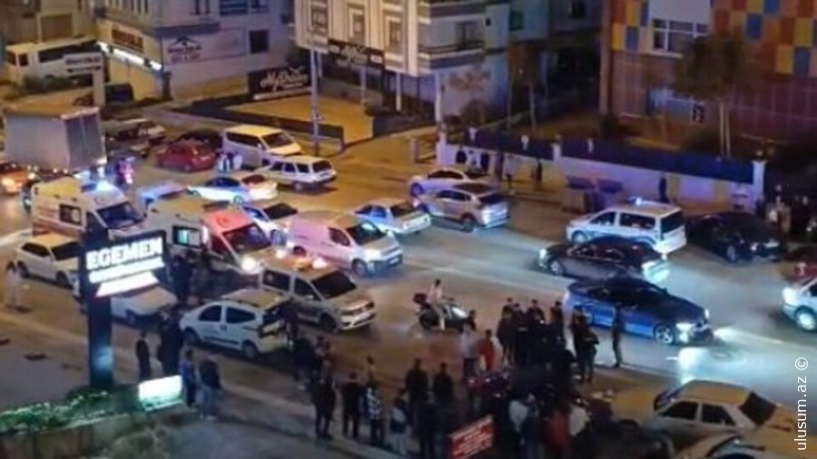 DAŞ ATILDI, AVTOMOBİLİNİ İNSANLARIN ÜSTÜNƏ SÜRDÜ