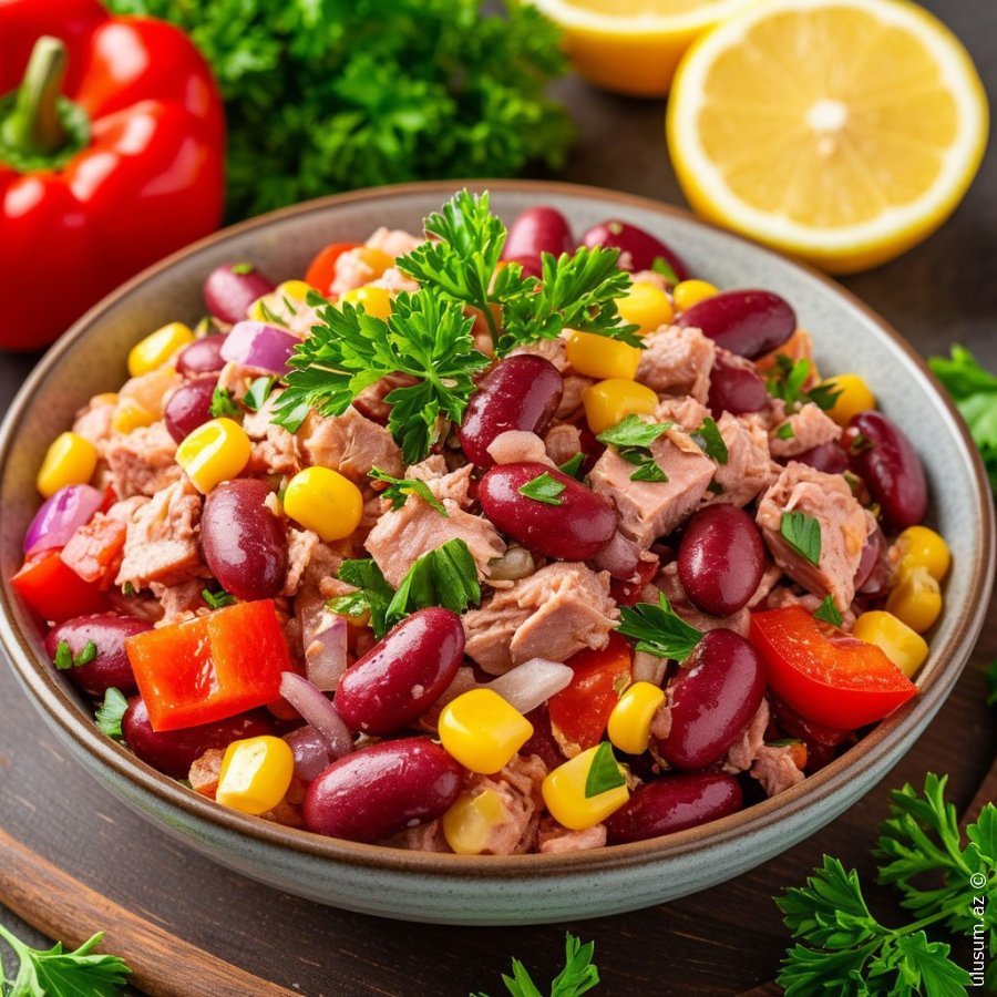 Lobya, tuna və tərəvəzlərlə salat