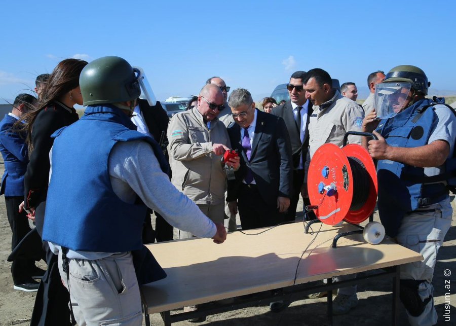 İşğaldan azad olunmuş ərazilərə səfər: Mina təhlükəsi və quruculuq işləri yerində izlənildi
