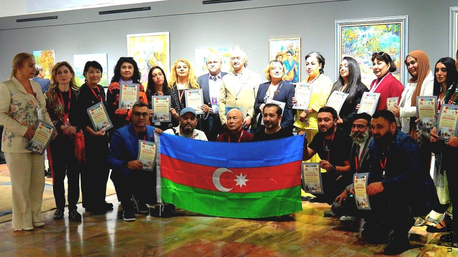 Rənglərin qardaşlığı: Özbəkistanda sərgi