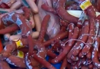 Gəncədə "Bazarstore"da kif basmış kolbasalar satılır – İDDİA