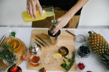 Ananasın Gücü və Təhlükələri: Kimlər Üçün Faydalı, Kimlər Üçün Risklidir?