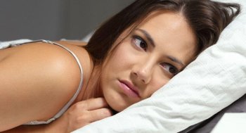 Gecə Yarısı Tez-tez Oyanmağın Əsas Səbəbi  – Nevroloqdan Tövsiyələr