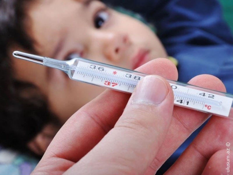 Uşaqlarda yüksək hərarət – Soyuq əllər və isti bədən