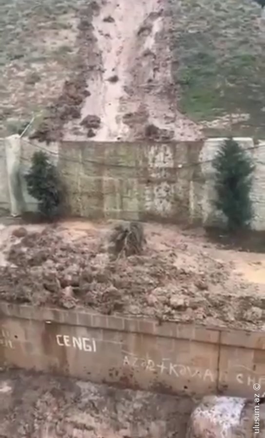 Əhmədlidə sürüşmə olub VİDEO