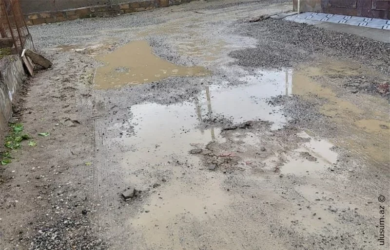 Biləcəri sakinləri illərdir asfalt üzü görməyən küçədən narazıdırlar