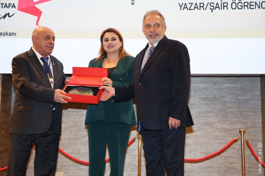 Aysel Xanlarqızı Safarlı – Poeziyada Millət və Duyğuların Səsi    -   VİDEO