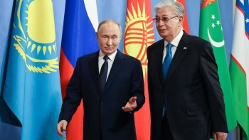 Putin Tokayevi çay içməyə dəvət etdi