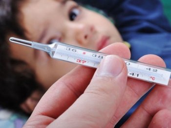 Uşaqlarda yüksək hərarət – Soyuq əllər və isti bədən