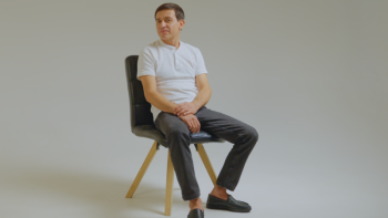 Qazaxıstanda yaşayan psoriaz xəstəsi Radikin mübarizə hekayəsi