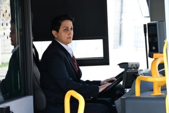 Gəncədə “BakuBus” fəaliyyətə başladı: Qadın sürücülərin işə cəlb olunması gündəmdə