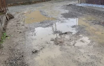 Biləcəri sakinləri illərdir asfalt üzü görməyən küçədən narazıdırlar