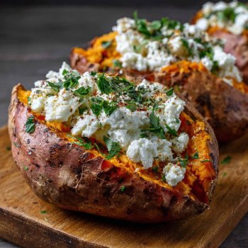 Fırında bişmiş batat və kəsmik