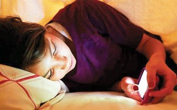 Yatmazdan Əvvəl Smartfondan Uzaq Durun – Yuxu Keyfiyyətiniz Artacaq!