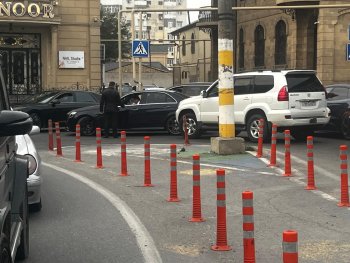 “Prado” və “Mercedes” toqquşdu — səhər tıxacına səbəb oldu